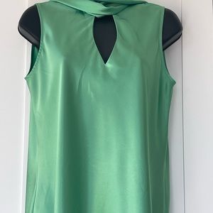 Nine West blouse. Tie can be worn 3 ways. Great for work or play! Perfection!